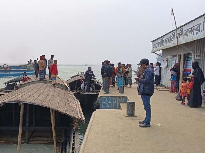 দিনদুপুরে ডাকাতি করে চলে যাচ্ছে তারা, পুলিশ বলছে নিরুপায়